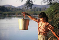 Tribal girl collecting water from the Srepok River, Vietnam.
© WWF / Elizabeth KEMF Tribal girl collecting water from the Srepok River, Vietnam.
© WWF / Elizabeth KEMF