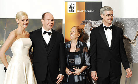 (L to R) Charlene Wittstock, H.S.H Prince Albert II of Monaco, Mrs Leape and Mr James P Leape, ...
© © Studio Casagrande 4 people stood in front of WWF banners panda ball rel=