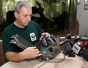 Stephen Hogg, WWF-Malaysia, developing the video camera trap used to capture the Borneo rhino on ...
© Salmiah Abu
© Salmiah Abu