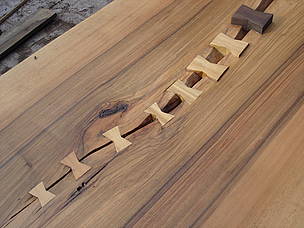 A resourceful table made by Caracol Arquitectura. The crack on the board was creatively
© Caracol