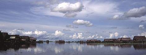 Wom village in Yuat River, a tributary of the Sepik River, Papua New Guinea.
© Paul Chatterton rel=