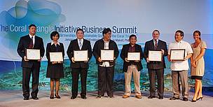 From left to right: ANOVA Seafood International represented by Mr. Blane Olson, Bank Negara ...
© WWF
© WWF