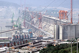The Yangtze River is the river most at risk from dams, with 46 large dams planned or under ...
© Michel Gunther / WWF The Yangtze River is the river most at risk from dams, with 46 large dams planned or under ...
© Michel Gunther / WWF