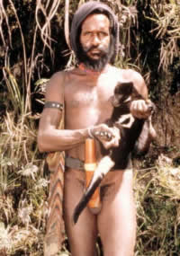 Dani tribesman with a juvenile tree kangaroo (Dendrolagus mbaiso). This is the first photo taken of ...
© WWF / Gerald S. CUBITT
© WWF / Gerald S. CUBITT