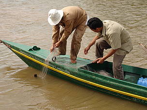 Regular patrols enforce a ban on nylon gillnets that can be dangerous for dolphins.
© Phay Somany / WWF-Cambodia
© Phay Somany / WWF-Cambodia