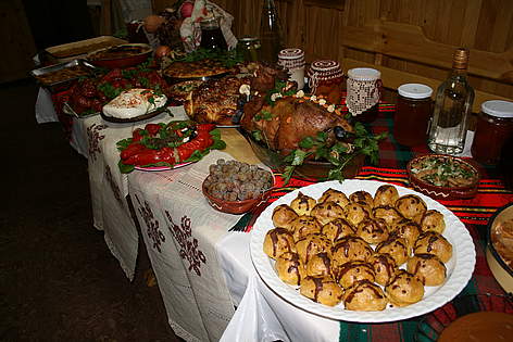 Типични за България храни
© WWF/Maya Todorova Food stall with typical Bulgarian farm products rel=