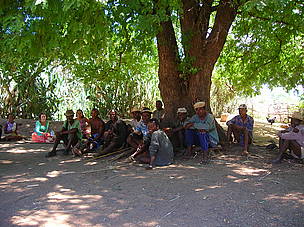Meeting under the big tree
© WWF / Franziska Peuser
© WWF / Franziska Peuser