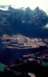 Freeport copper mine in the Carstensz Mountains, Papua Province, Indonesia.
© WWF / Ronald PETOCZ
© WWF / Ronald PETOCZ