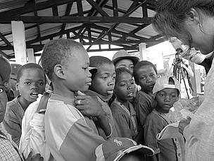 Children during the survey in Bevata.
© WWF / Sergio Rejado Albaina
© WWF / Sergio Rejado Albaina