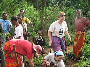 Gathering saplings to be planted
© WWF / Katherine Davey
© WWF / Katherine Davey