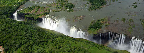 Aerial photo taken from a helicopter over the Victoria Falls, Zambezian side.
© istockphoto / Torsten Karock rel=