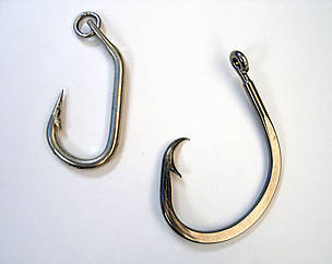 Circle hooks. The use of circle-shaped hooks instead of commonly used J-shaped hooks can ...
© WWF-US / Jill Hatzai
© WWF-US / Jill Hatzai
