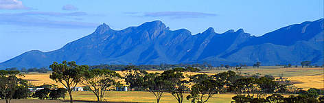 The Stirling Range or Koikyennuruff in the southwestern part of Western Australia.
© Leslie Leong The Stirling Range or Koikyennuruff in Western Australia. rel=