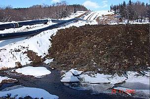 Shell has been forced to agree to further visits by potential lenders to check performance on the ... / ©: Sakhalin Environment Watch Unfinished oil pipline under construction on snowy ground. / ©: Sakhalin Environment Watch