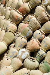 Pots utilisés pour pêcher les pieuvres au port de Sidi Youssef, Kerkennah, Tunisie.
© WWF-MEDITERRANEAN / E. PARKER
© WWF-MEDITERRANEAN / E. PARKER