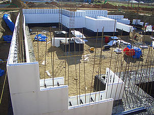The project uses an innovative new low-energy pre-fabricated polystyrene building block that has ...
© One Planet Living The project uses an innovative new low-energy pre-fabricated polystyrene building block that has ...
© One Planet Living