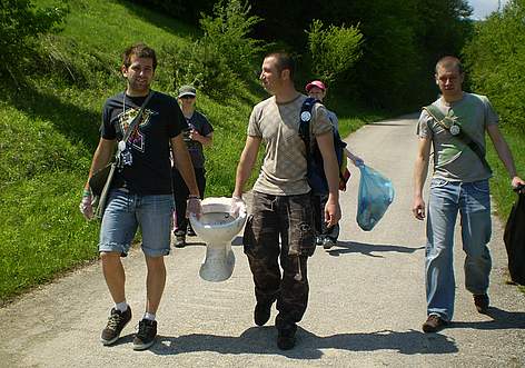 Доброволци участват в почистването на Природен парк Българка
© Balgarka Nature Park archive Volunteers clean Balgarka Nature Park at WWF's National Day of the Nature Parks, 2011 rel=