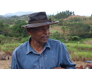 Sugar farmer in Waiqeli sector, a supplier of Labasa Mill, during survey of issues relating to ...
© Ryan Collins / WWF-SPPO
© Ryan Collins / WWF-SPPO