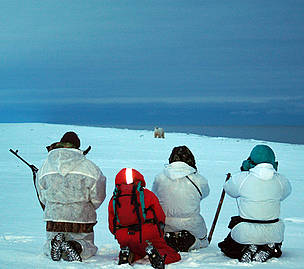 The Polar Bear Patrol watch a large male polar bear about 200 metres away.
© Tom Arnbom The Polar Bear Patrol watch a large male polar bear about 200 metres away.
© Tom Arnbom
