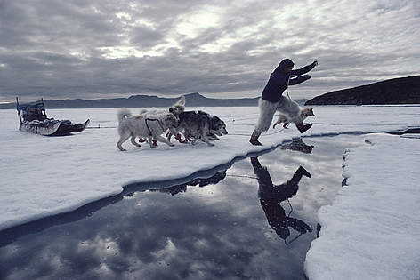 Travel has become more perilous for northern peoples. Coastal sea ice, lake ice and river ice are ...
© WWF / Bryan Alexander/www.arcticphoto.com rel=