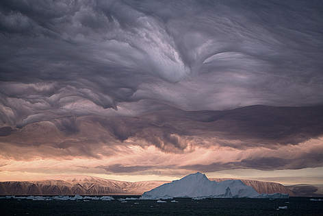 Amazing cloud formation, Qaanaaq in the far North of Greenland. The Arctic when frozen is like a ...
© WWF / Bryan Alexander/www.arcticphoto.com rel=