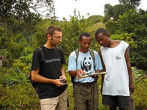 Romuald Vaudry (GoodPlanet) avec Falizara (de l'équipe du WWF à Andapa) et Alain (agriculteur ...
© GoodPlanet/Romuald Vaudry
© GoodPlanet/Romuald Vaudry