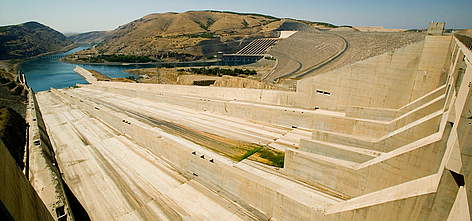 Ataturk hydroelectric plant, part of the GAP (South-east Anatolian project), producing electricity ...
© Edward PARKER / WWF rel=