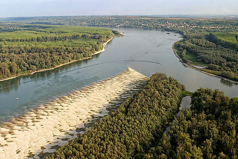 Вливането на Драва в Дунав
© Mario Romulic The Danube-Drava confluence between Serbia and Croatia. rel=
