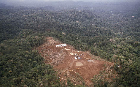 Lugar de exploración petrolera cerca al Parque Nacional Yasuni. Ecuador / ©: WWF-Canon / Jeffrey A. SAYER rel=