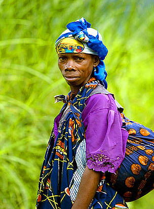 A local woman on a road leading to Virunga National Park, near the provincial capital of Goma, in the Democratic Republic of Congo. © Kate Holt / WWF-UK A local woman on a road leading to Virunga National Park, near the provincial capital of Goma, in the Democratic Republic of Congo.