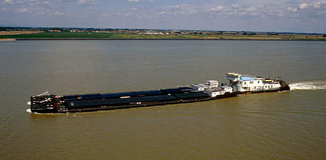A barge traveling on the Danube River, which has been heavily modified for navigation.
© Paul GLENDELL / WWF rel=