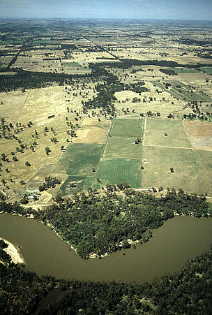 Australia's Murray River, shown here, receives water transfers from the Snowy River for the ...
© Frèdy MERCAY / WWF
© Frèdy MERCAY / WWF