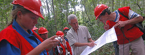 Crew that attended the tree felling for Un Árbol Bolivia Project in May, 2006.
© WWF / Andrés UNTERLADSTAETTER Crew that attended the tree felling for Un Árbol Bolivia Project in May, 2006. rel=