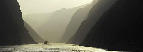 The Yangtze River is home to some of China's most spectacular natural scenery. Three Gorges, China.
© Michel GUNTHER / WWF rel=